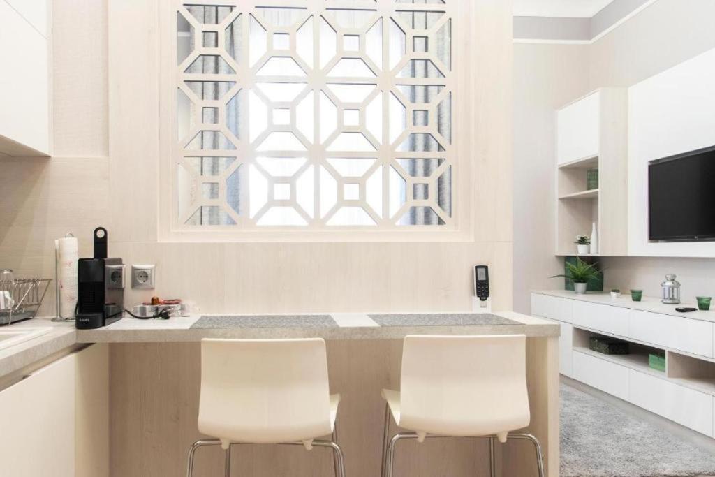 Revay 20 Suites By Corall Budapest Bagian luar foto