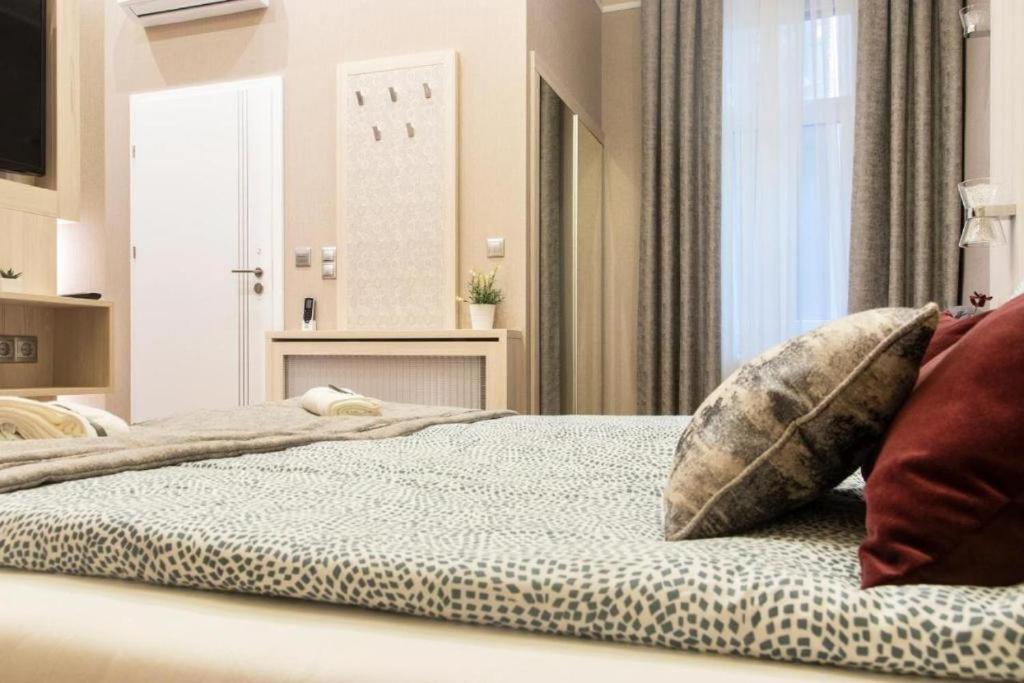 Revay 20 Suites By Corall Budapest Bagian luar foto