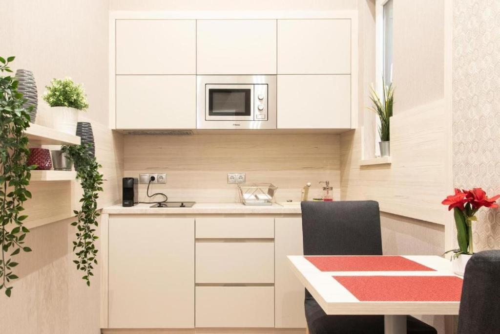 Revay 20 Suites By Corall Budapest Bagian luar foto