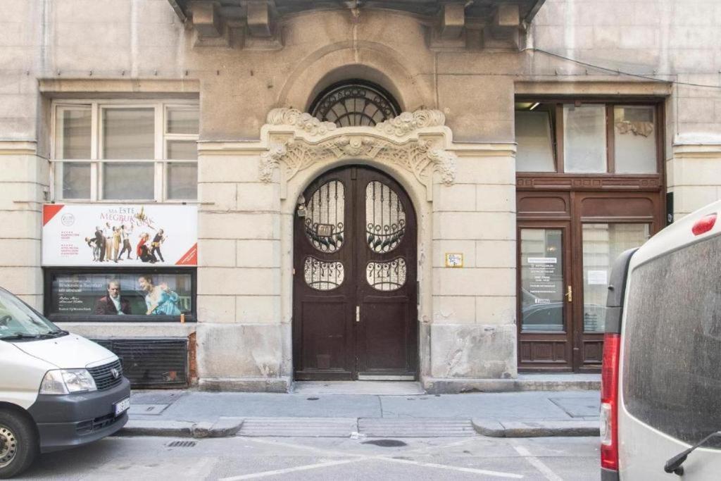 Revay 20 Suites By Corall Budapest Bagian luar foto
