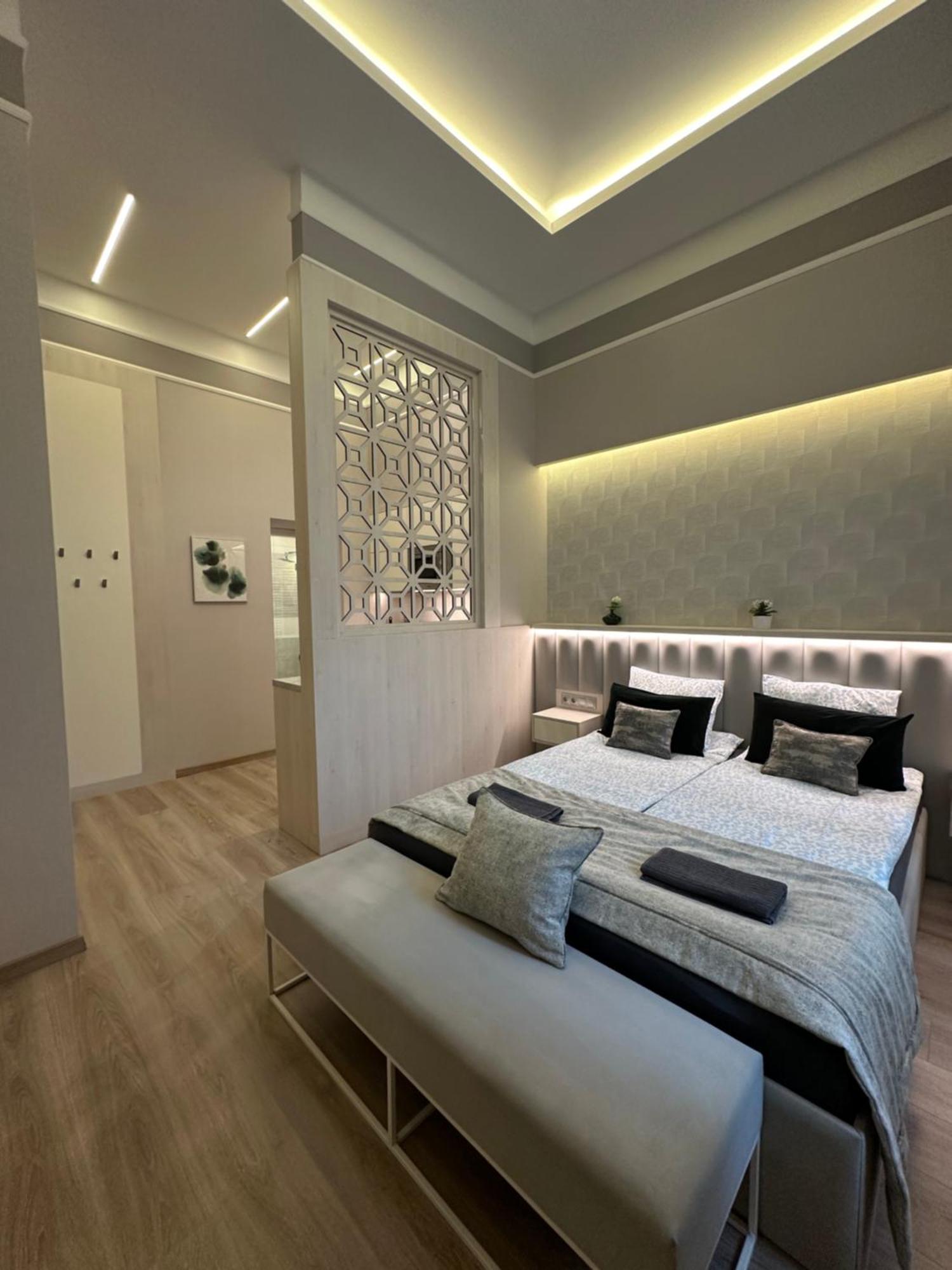 Revay 20 Suites By Corall Budapest Bagian luar foto