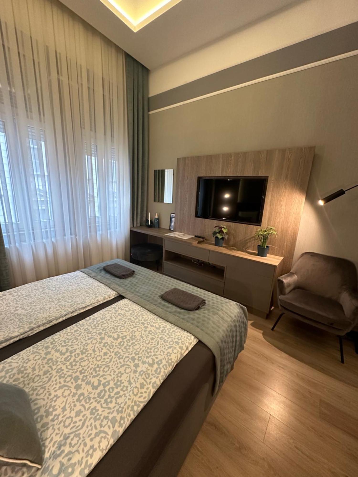 Revay 20 Suites By Corall Budapest Bagian luar foto
